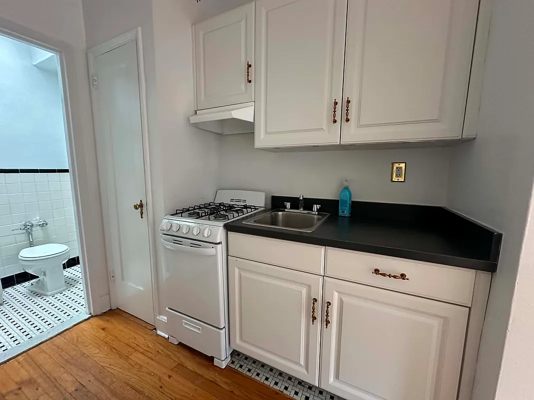 Entire apartment in Chelsea, Manhattan — photo 3 of 4
